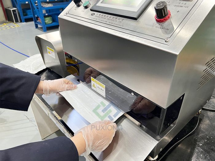 如何操作医疗器械包装袋抽真空封口机